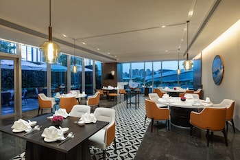 crowne plaza jiangmen binjiang an ihg hotel
