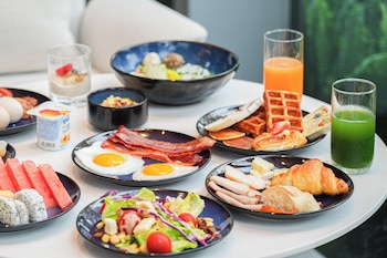 crowne plaza jiangmen binjiang an ihg hotel