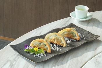 crowne plaza jiangmen binjiang an ihg hotel
