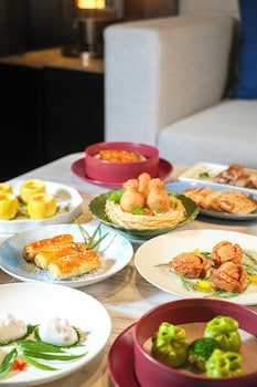 crowne plaza jiangmen binjiang an ihg hotel