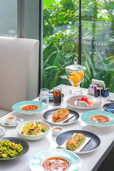 crowne plaza jiangmen binjiang an ihg hotel