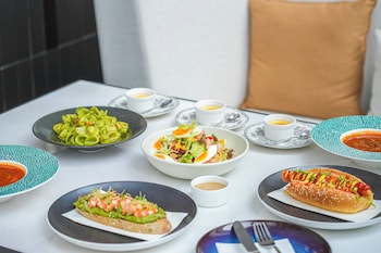 crowne plaza jiangmen binjiang an ihg hotel