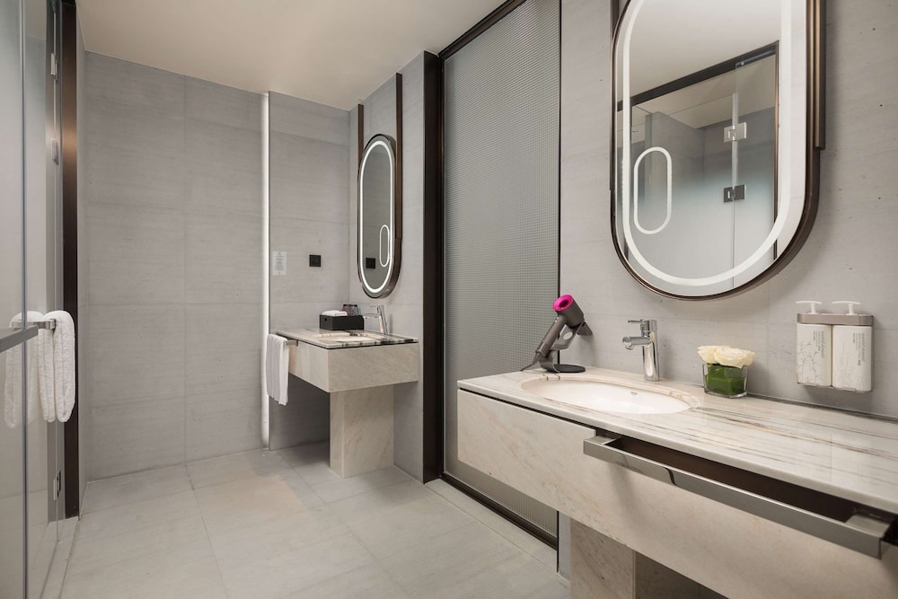 hualuxe sanya yalong bay resort an ihg hotel