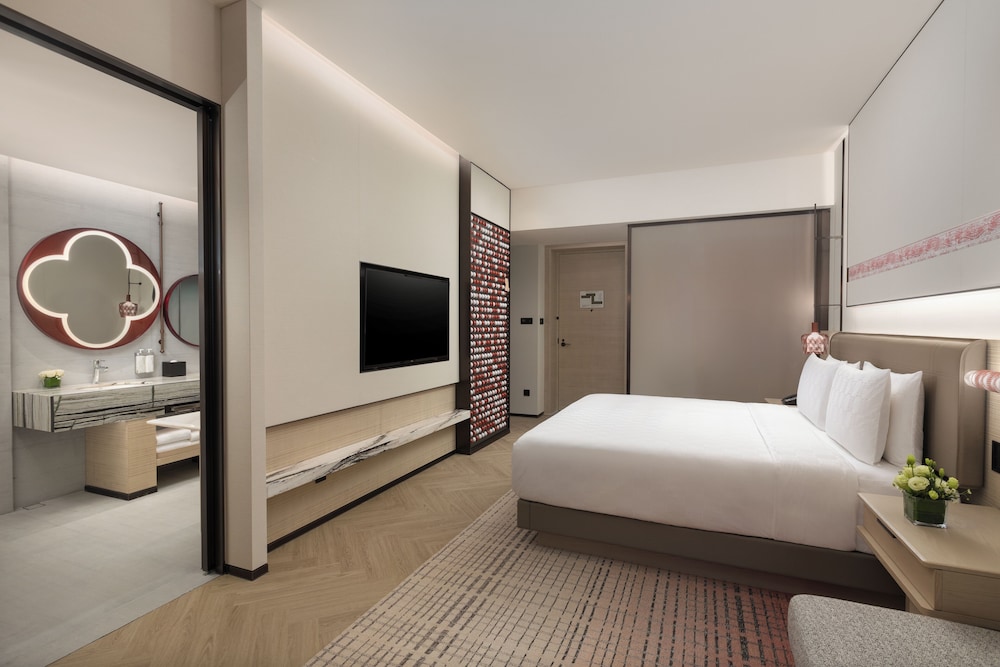 hualuxe sanya yalong bay resort an ihg hotel