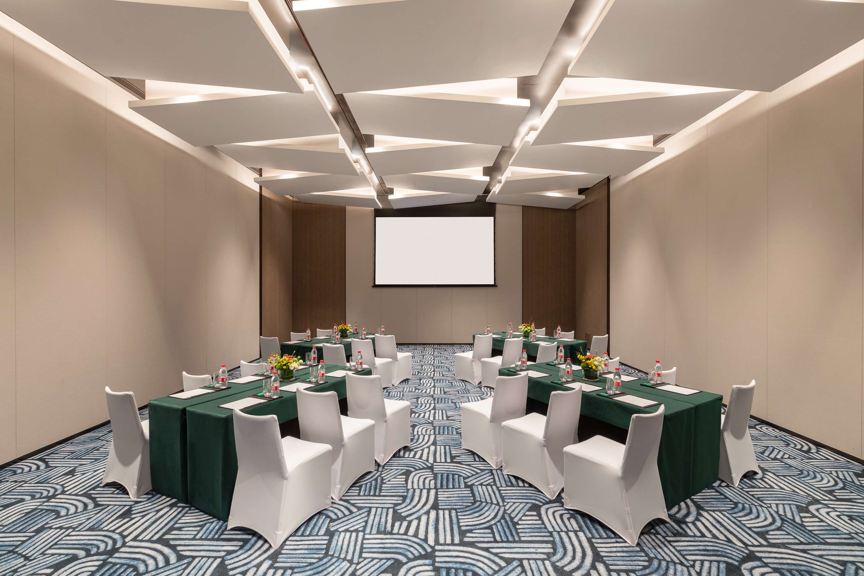 hualuxe sanya yalong bay resort an ihg hotel