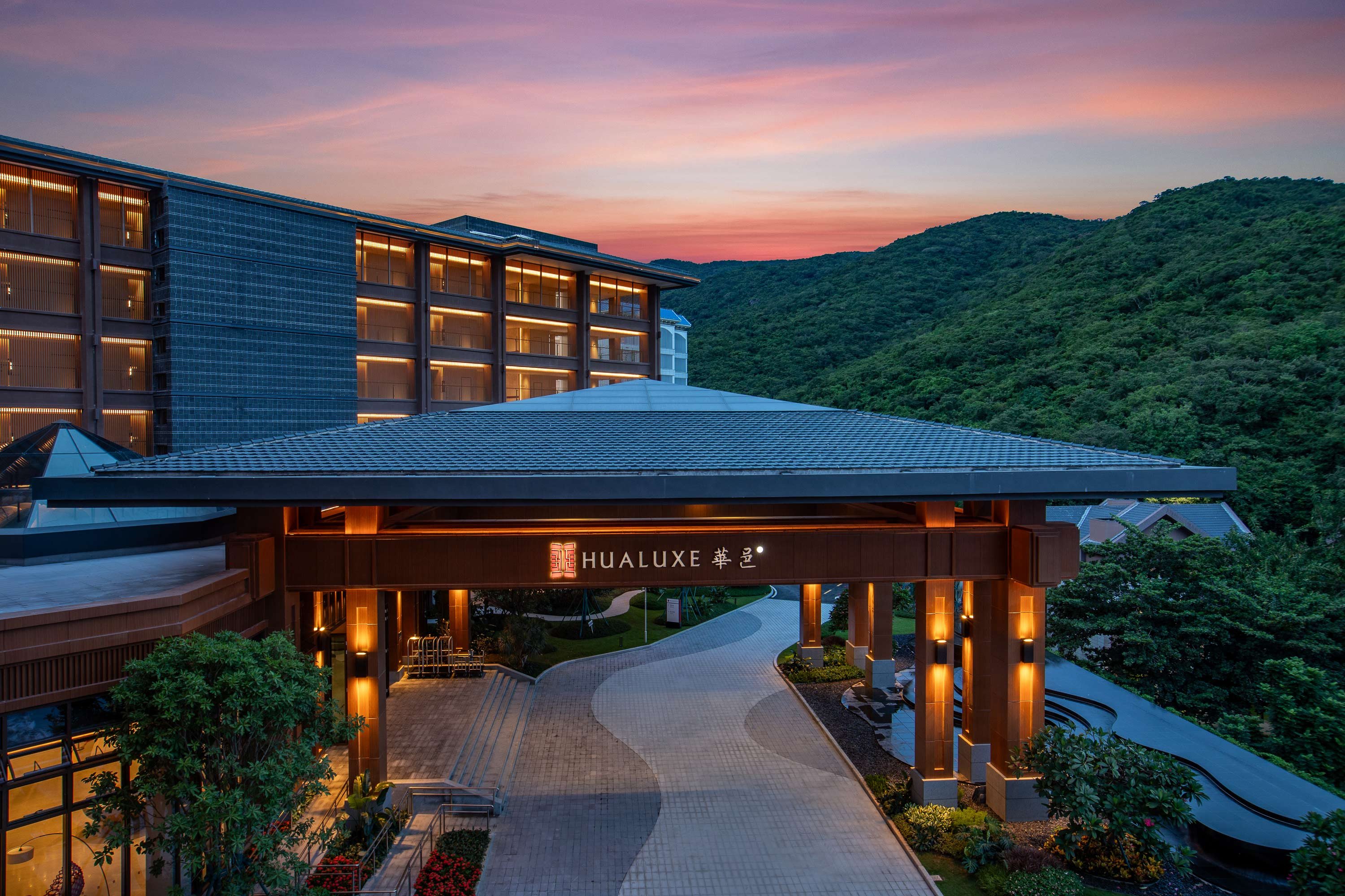 hualuxe sanya yalong bay resort an ihg hotel