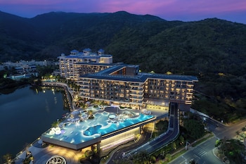 Hualuxe Sanya Yalong Bay Resort, An Ihg Hotel,China>>Sanya,3.5 star
