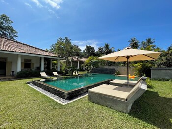 claire villa by younger villas and resorts