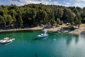 isla victoria folk camp