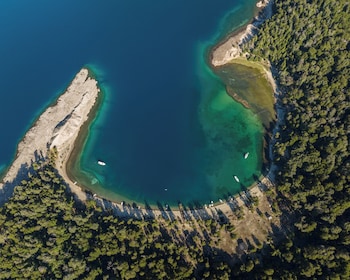 isla victoria folk camp