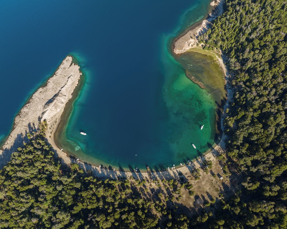 isla victoria folk camp