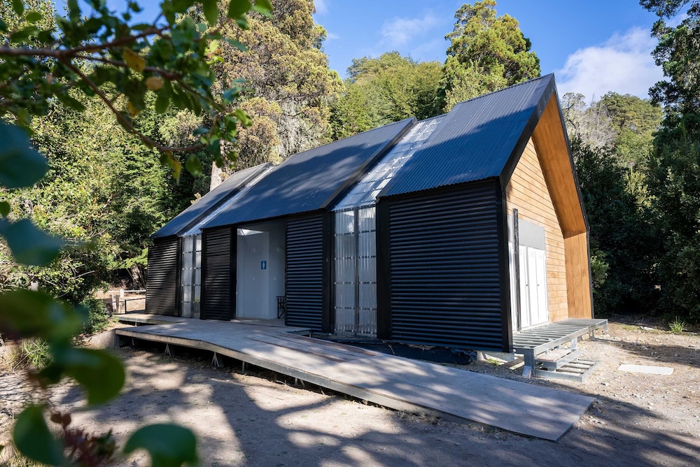 isla victoria folk camp