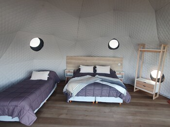 isla victoria folk camp