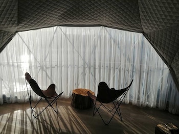 isla victoria folk camp