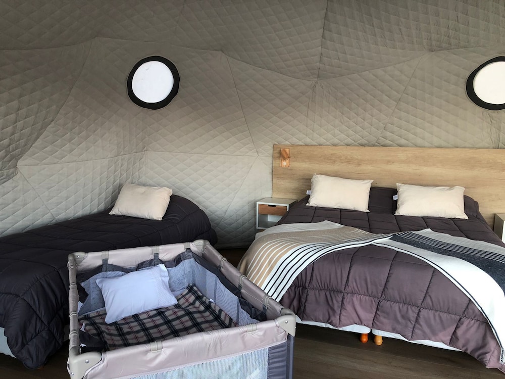 isla victoria folk camp