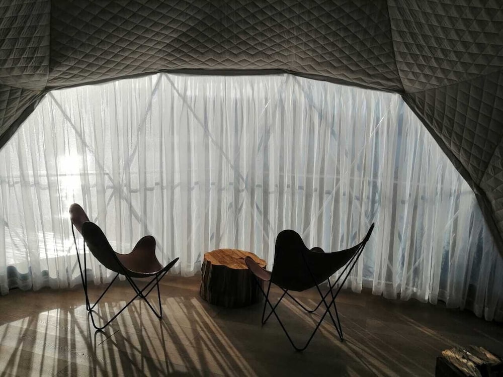 isla victoria folk camp