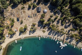 isla victoria folk camp