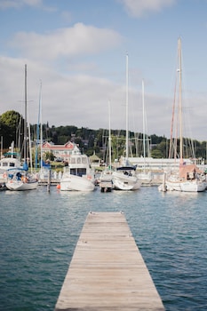 St. James Social,United States Of America>>Bayfield,2 star