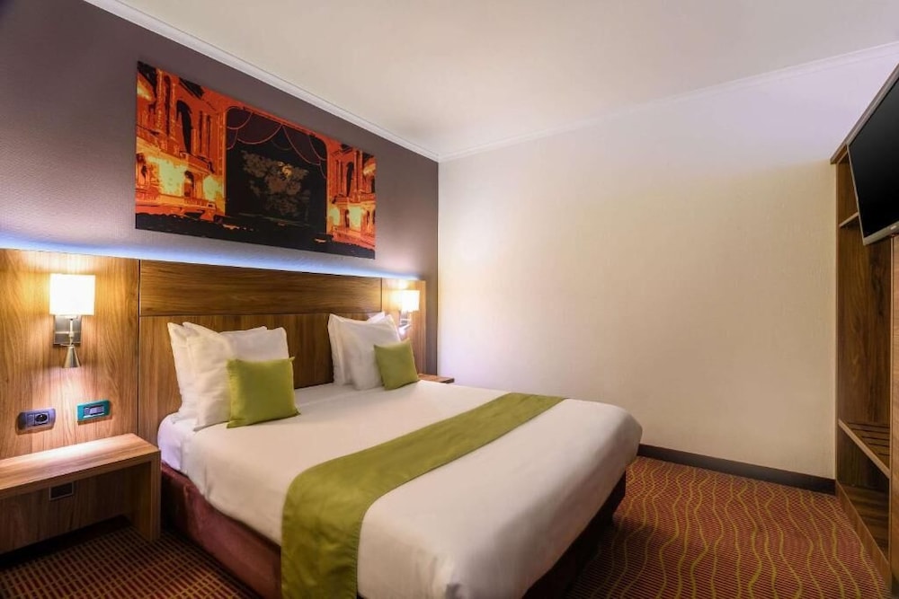 hotel opera