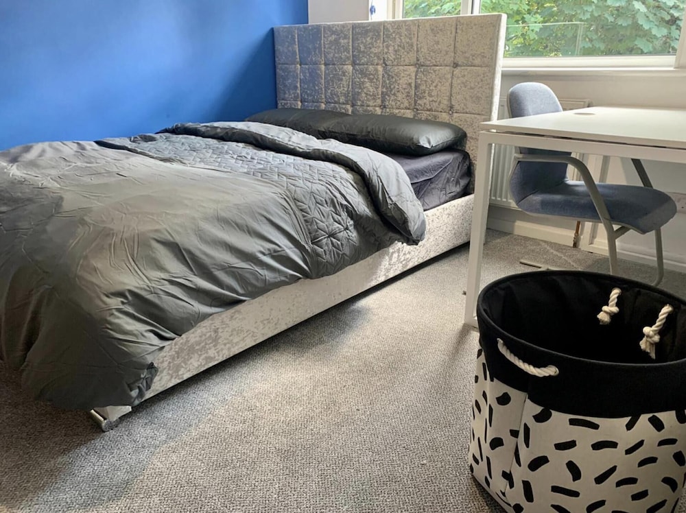 charming 6 bed house in reading