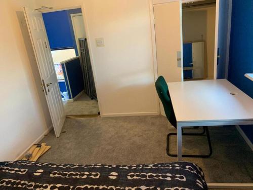 charming 6 bed house in reading