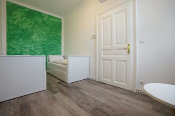 albizia apartments