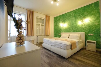 albizia apartments