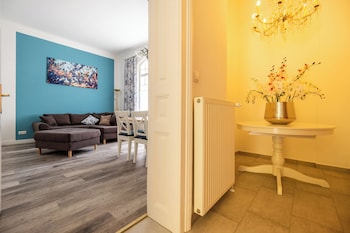 albizia apartments