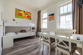 albizia apartments