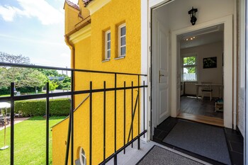 albizia apartments