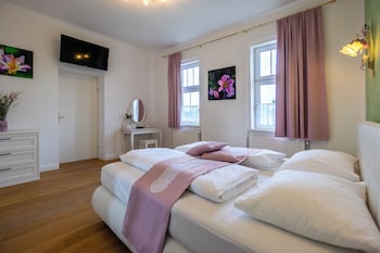 albizia apartments