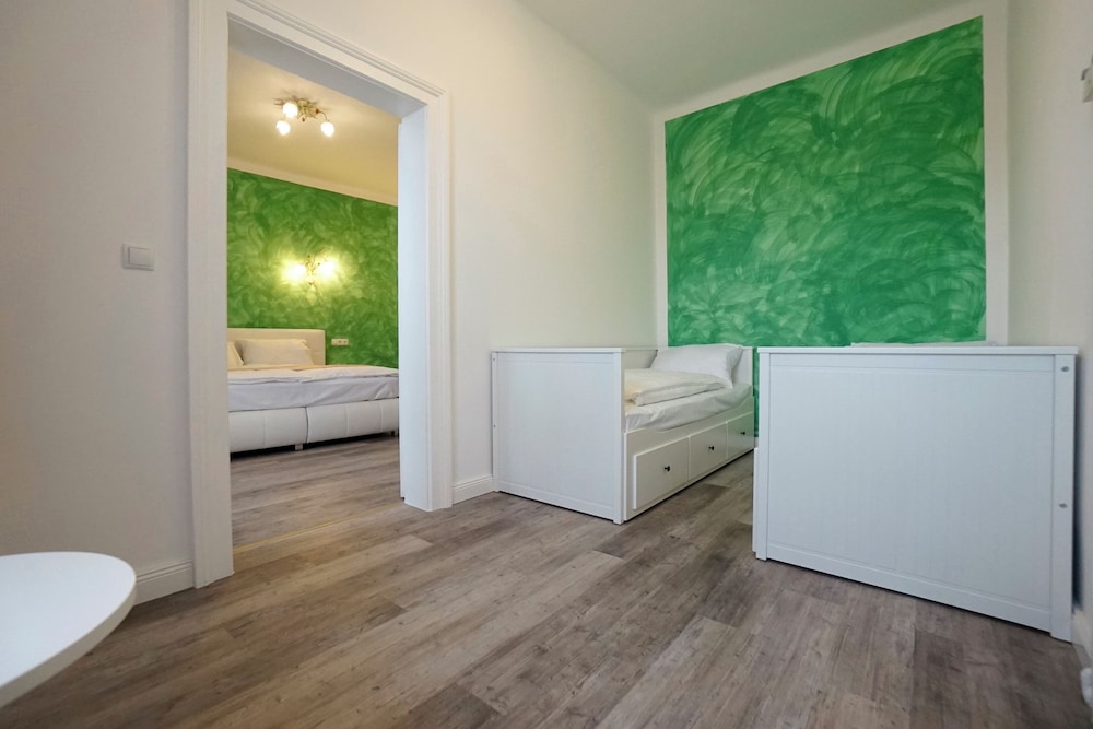 albizia apartments