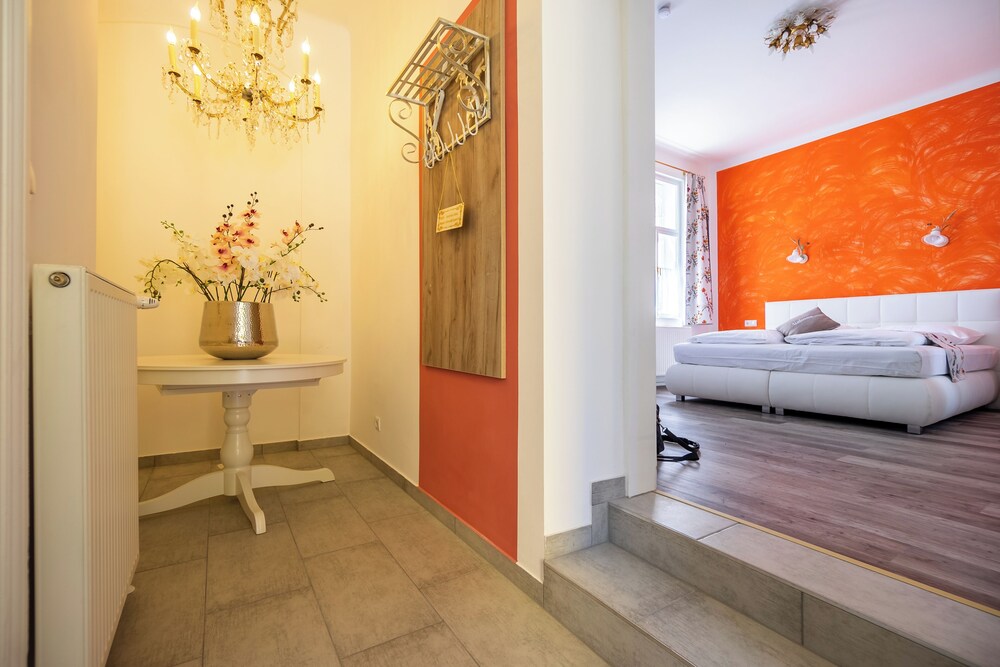 albizia apartments