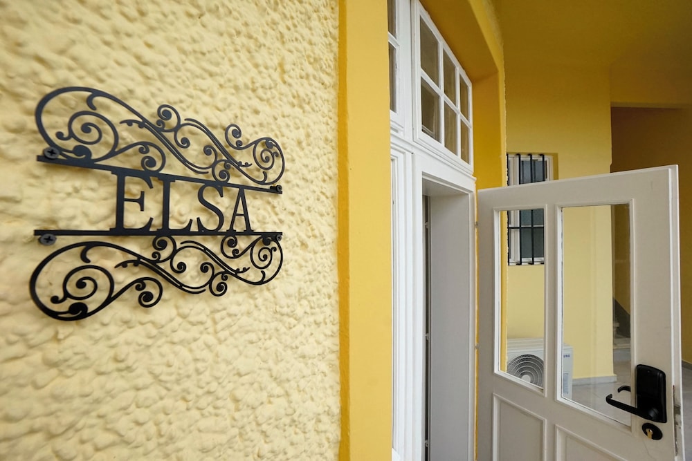 albizia apartments