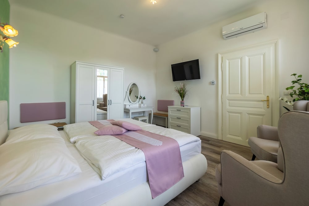 albizia apartments
