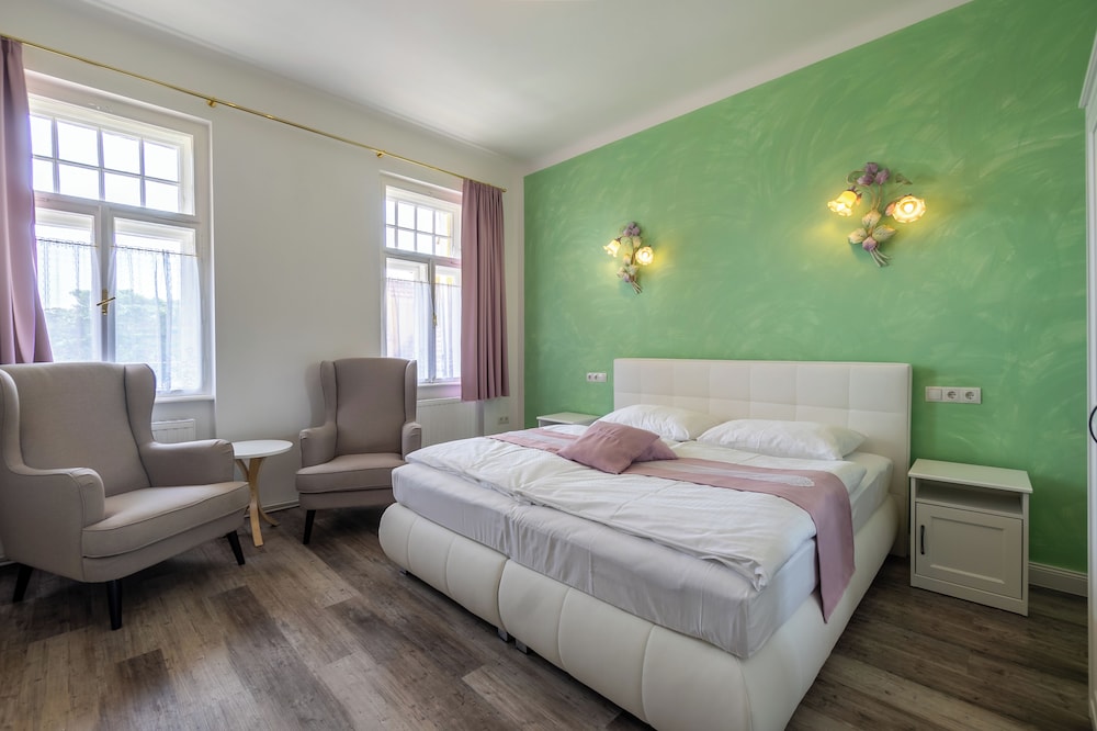 albizia apartments