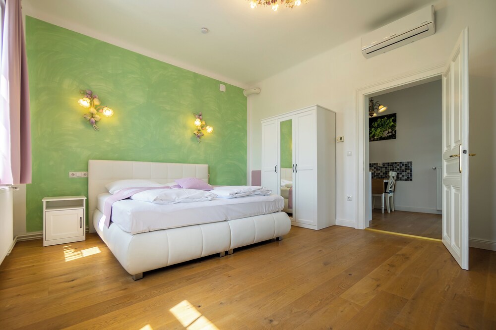 albizia apartments