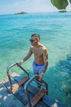isla del pirata oficina de reserva