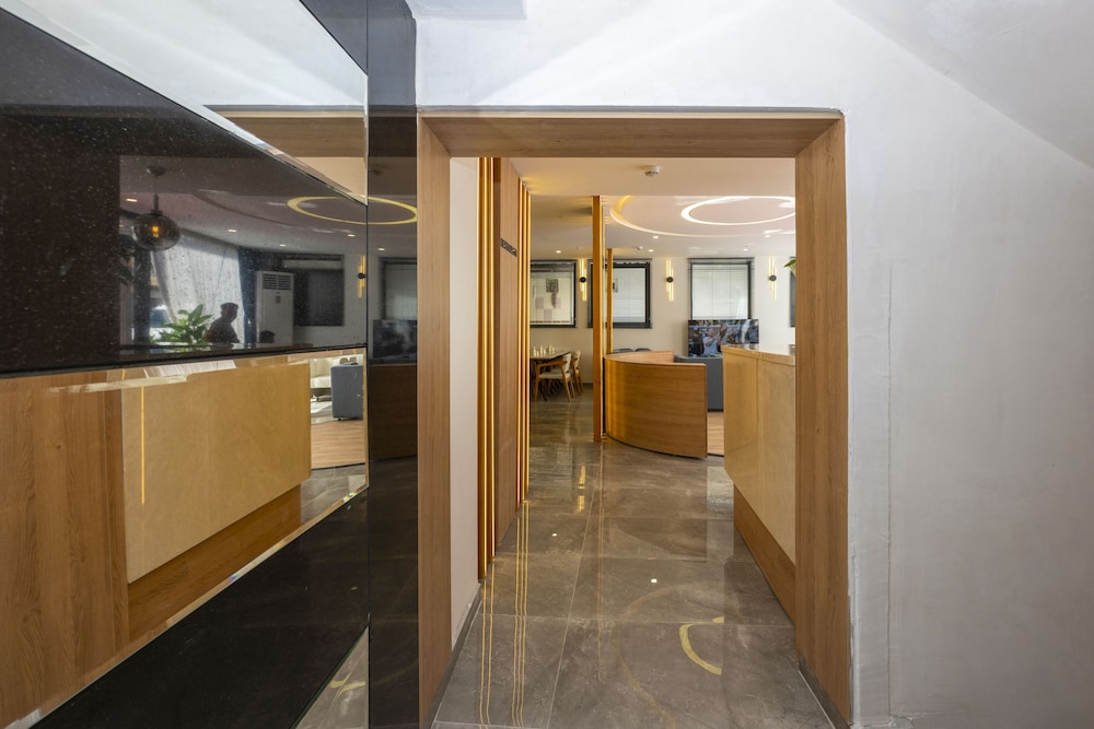 diamond luxury hotel