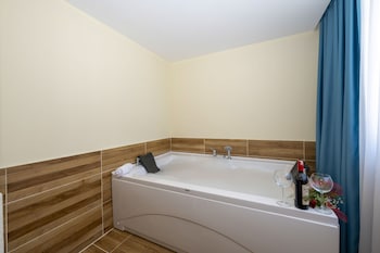 diamond luxury hotel