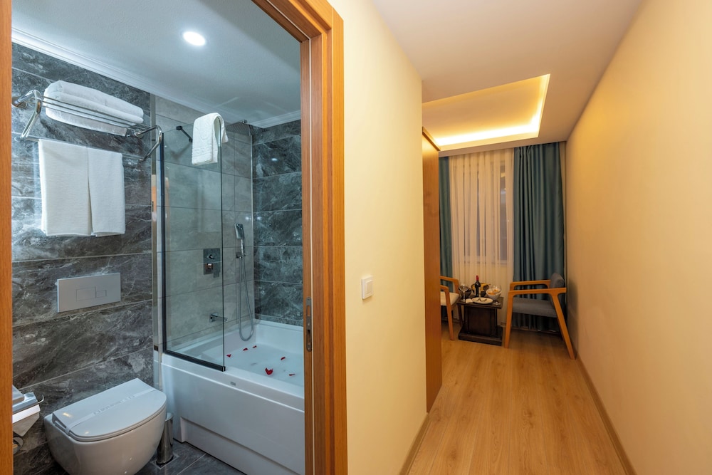 diamond luxury hotel
