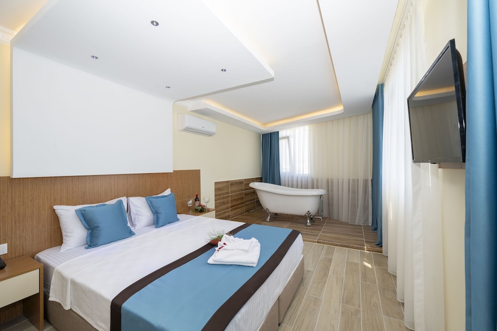 diamond luxury hotel