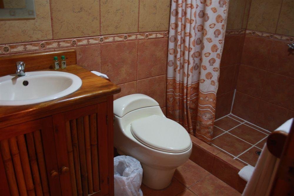 The Wooden House Lodge,Puerto Villamil>>Galapagos,3 star