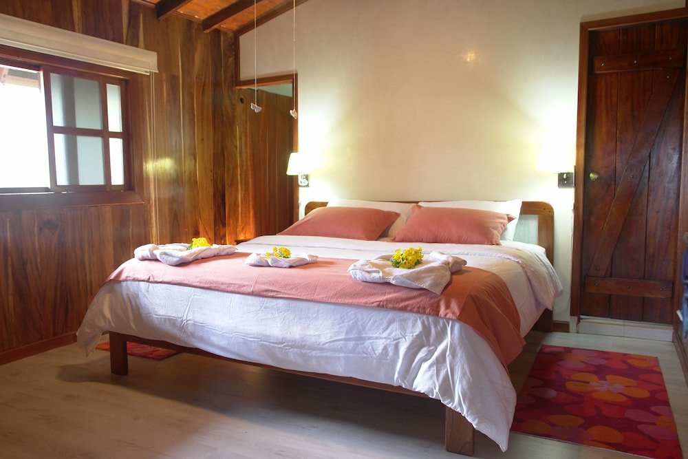 The Wooden House Lodge,Puerto Villamil>>Galapagos,3 star