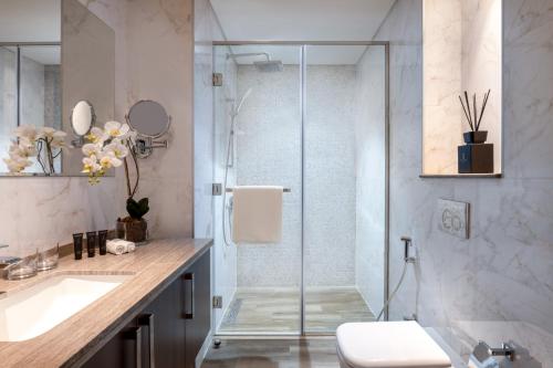 lusso hometels j one