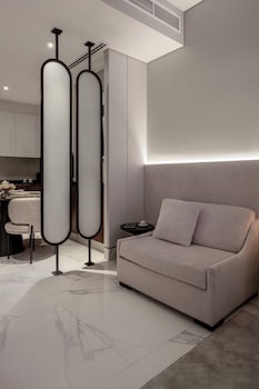 lusso hometels j one