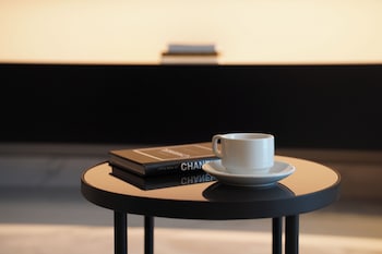 lusso hometels j one