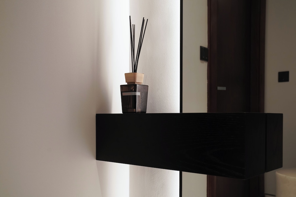 lusso hometels j one