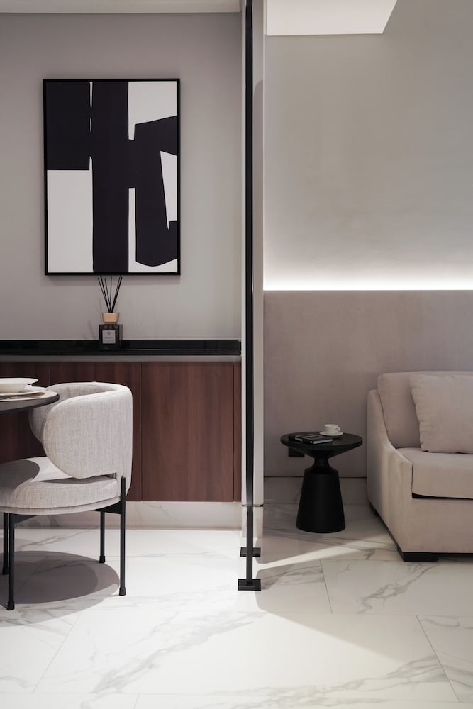 lusso hometels j one