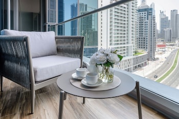 lusso hometels j one